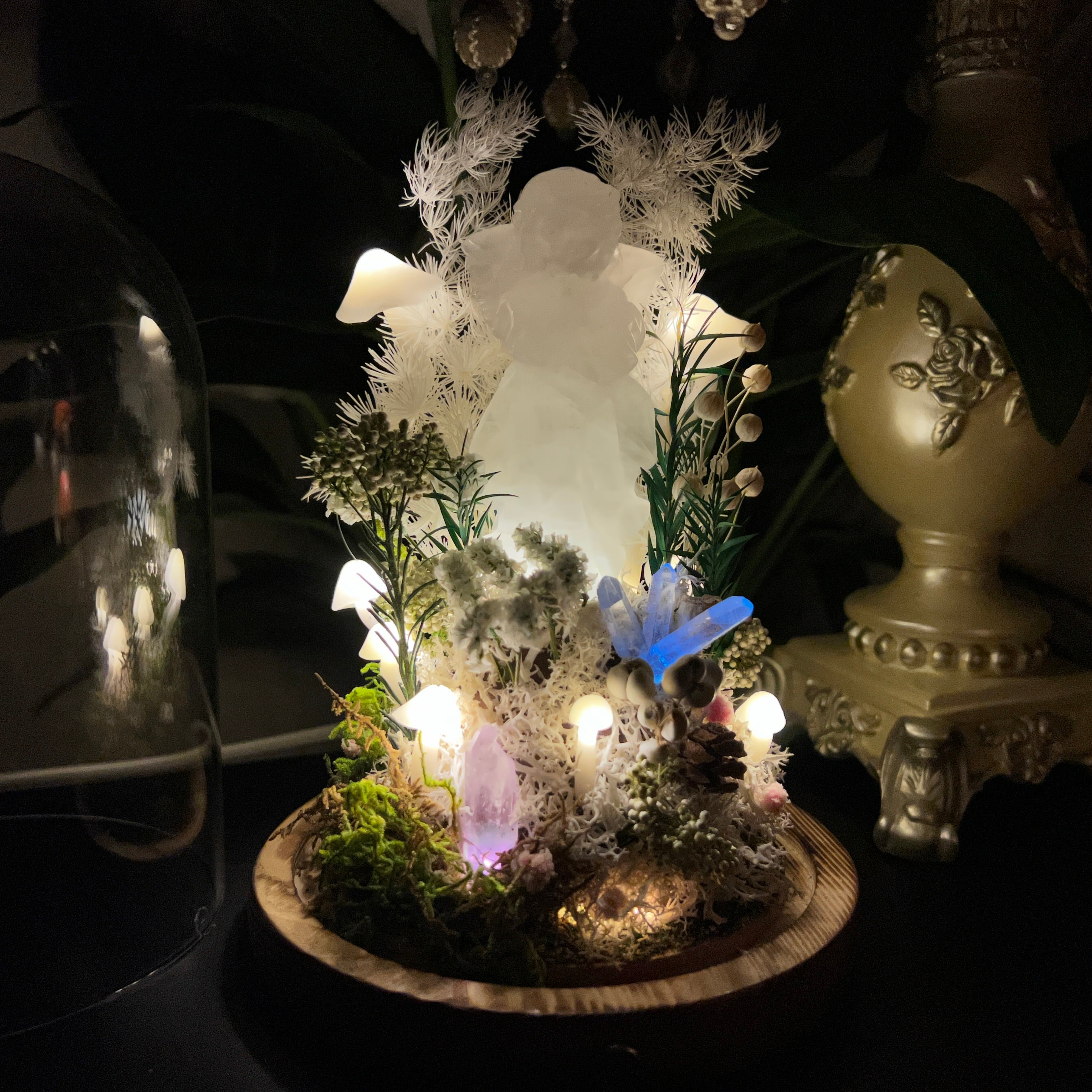 Eternal Light Guardian: Clear Quartz Angel & Mushroom Forest Preserved Flower Night Light