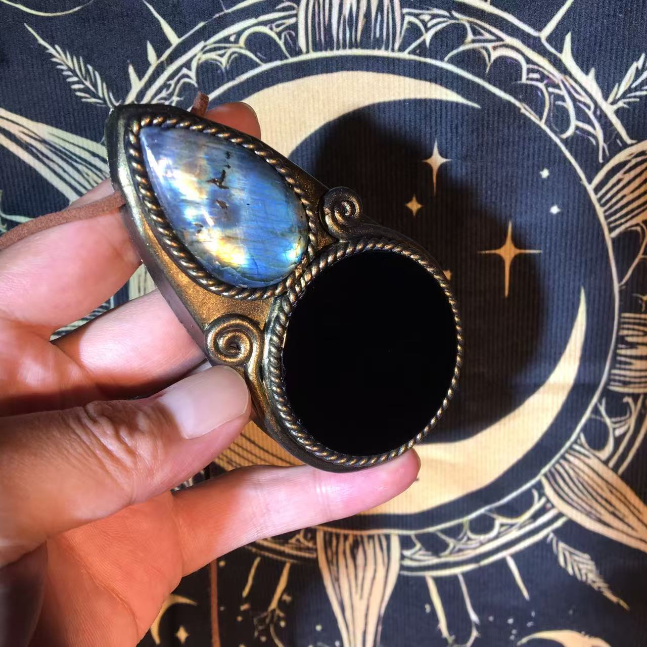 Handmade Natural Black Obsidian Scrying Mirror pendant/Magic Obsidian Witch Mirror/Crystal Quartz Mirror/Manifest Altar Tool