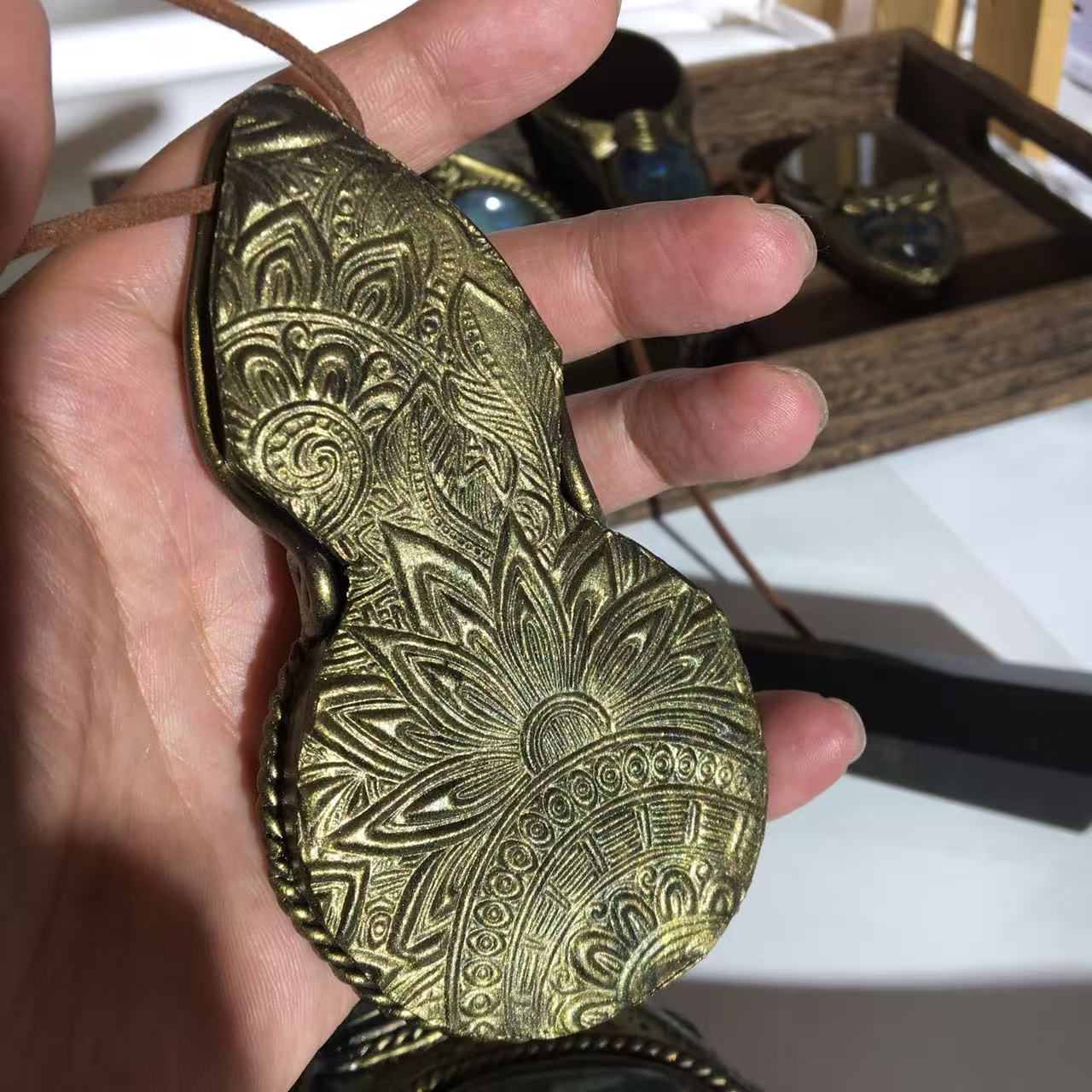 Handmade Natural Black Obsidian Scrying Mirror pendant/Magic Obsidian Witch Mirror/Crystal Quartz Mirror/Manifest Altar Tool