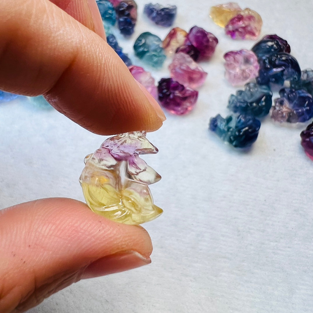 Mini Fluorite Moon Fox Carving crystal carving